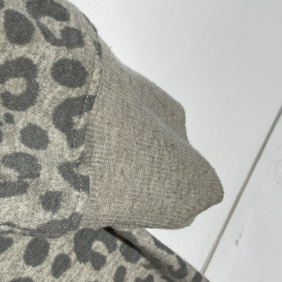 SPLENDID Cheetah Print Long Sleeve Super Soft and Comfy - Picture 3 of 4